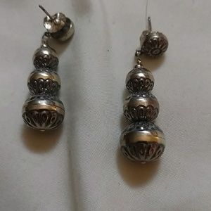Elaborate sterling silver earings (Lot 39)